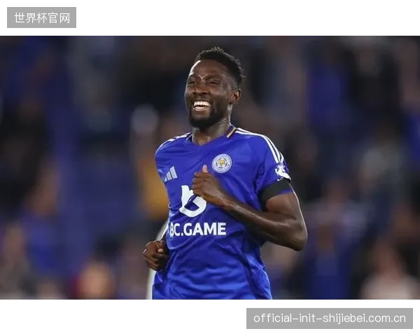 莱斯特城中场恩迪迪以英超顶级防守数据竞争队长，其扫荡能力是防线前的唯一屏障。